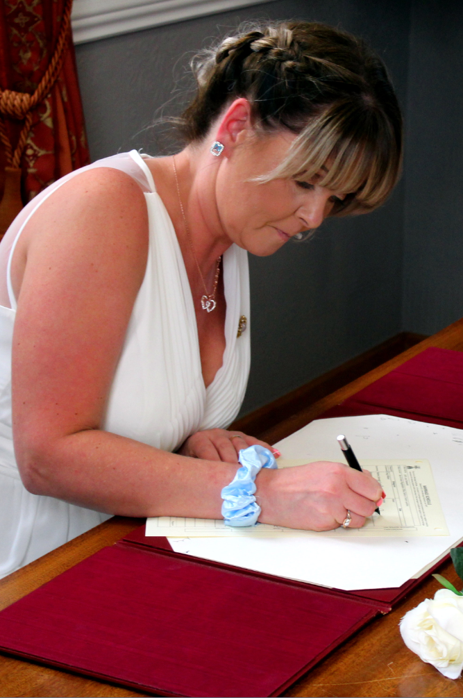 Alison Signing